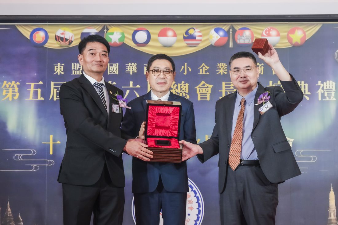 第五、第六屆總會長交接典禮暨十二週年慶中秋團圓晚會